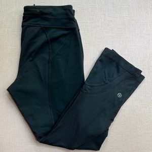 Lululemon Shin-Length Black Leggings Size 6
